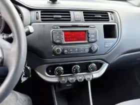 Kia Rio (2012) thumbnail 11