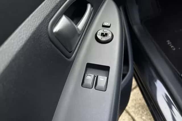 Kia Rio (2012) thumbnail 14