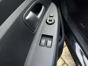 Kia Rio (2012) thumbnail 14