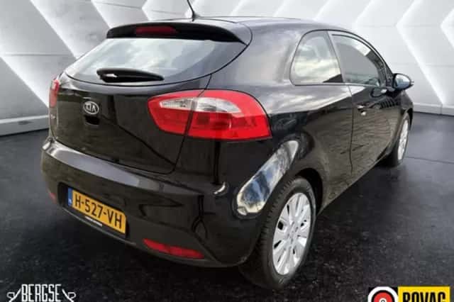 Kia Rio (2012) thumbnail 3