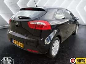 Kia Rio (2012) thumbnail 3