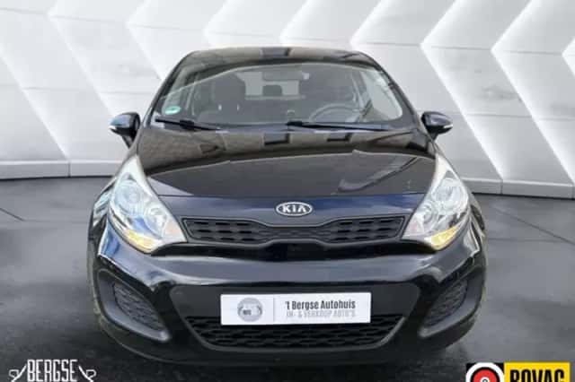 Kia Rio (2012) thumbnail 4