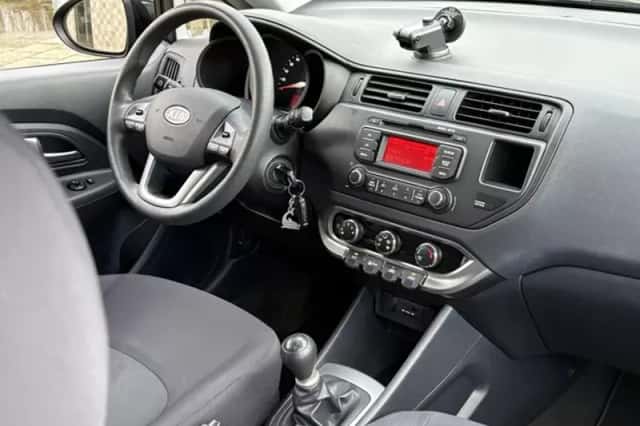 Kia Rio (2012) thumbnail 8