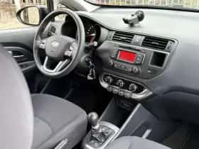 Kia Rio (2012) thumbnail 8