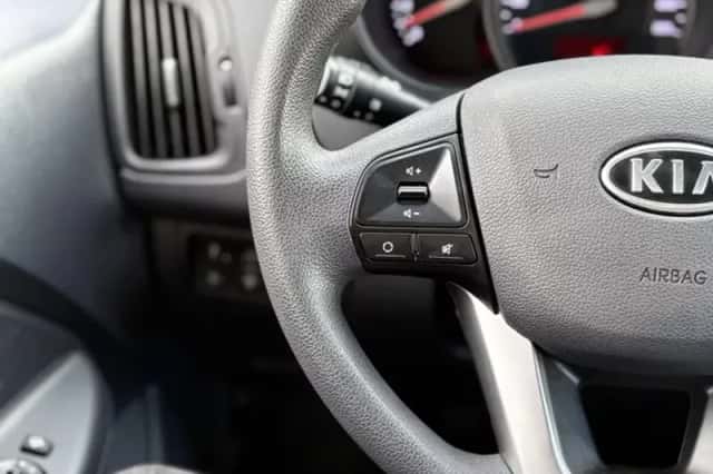 Kia Rio (2012) thumbnail 9