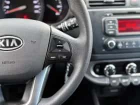 Kia Rio (2012) thumbnail 10