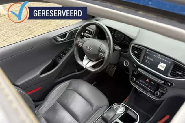 Hyundai Ioniq (2018) thumbnail 2