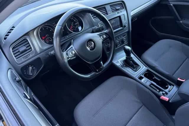 Volkswagen Golf (2013) thumbnail 2