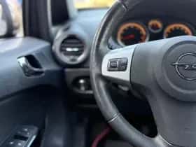 Opel Corsa (2012) thumbnail 9