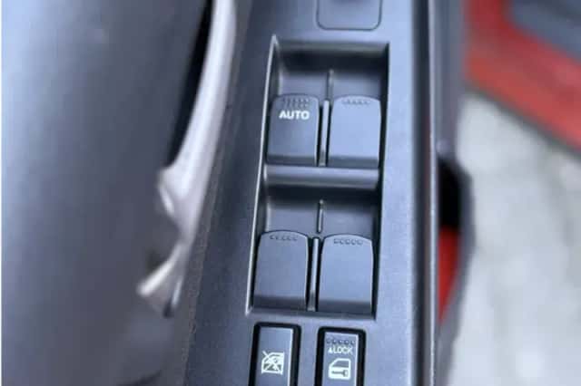 Suzuki SX4 (2008) thumbnail 12