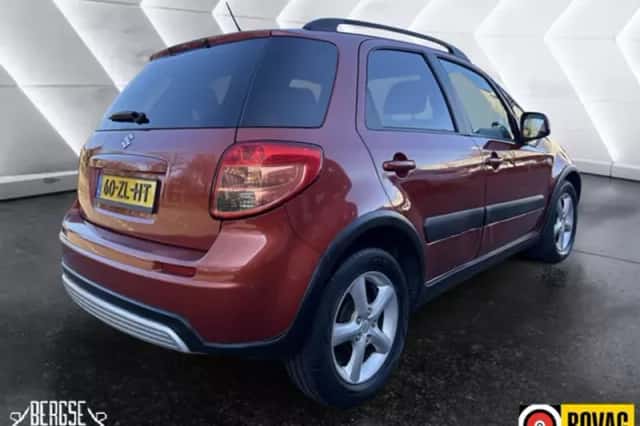 Suzuki SX4 (2008) thumbnail 3