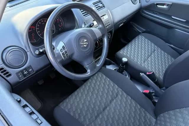 Suzuki SX4 (2008) thumbnail 8
