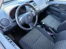 Suzuki SX4 (2008) thumbnail 8