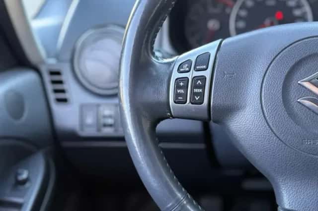 Suzuki SX4 (2008) thumbnail 9