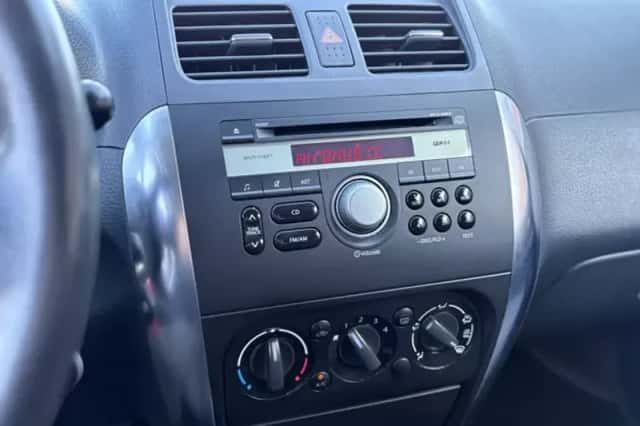 Suzuki SX4 (2008) thumbnail 10