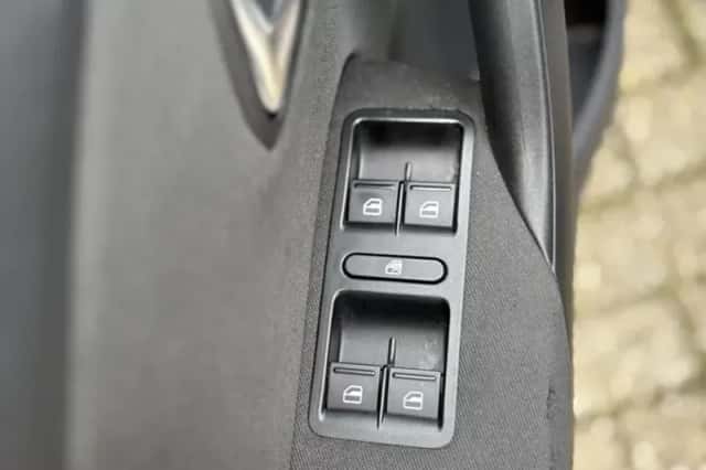 Volkswagen Polo (2013) thumbnail 11