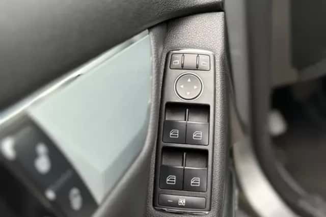 Mercedes-Benz C-Klasse (2010) thumbnail 12