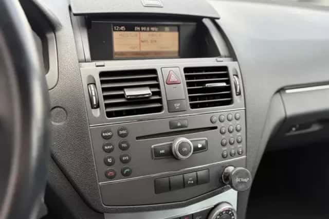 Mercedes-Benz C-Klasse (2010) thumbnail 9