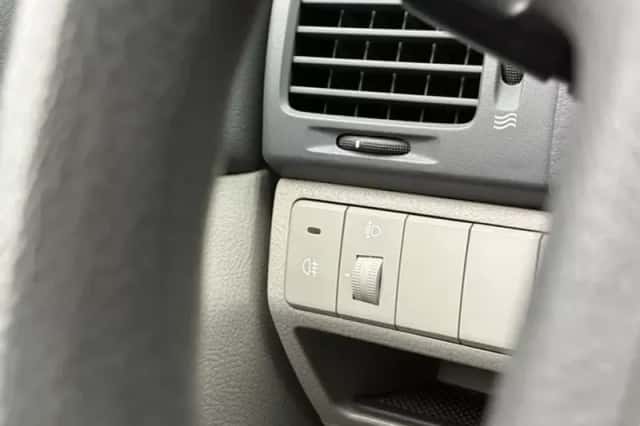 Kia Cerato (2006) thumbnail 11