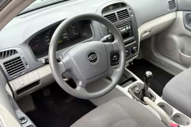 Kia Cerato (2006) thumbnail 8