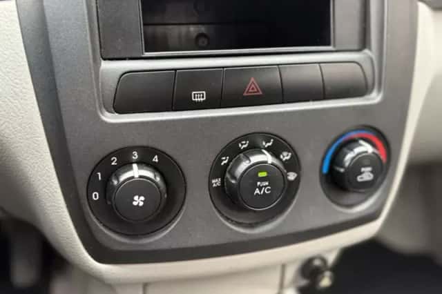 Kia Cerato (2006) thumbnail 9