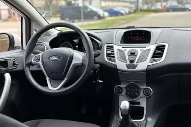 Ford Fiesta (2012) thumbnail 2