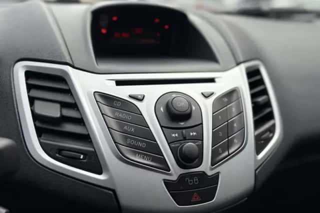 Ford Fiesta (2012) thumbnail 11