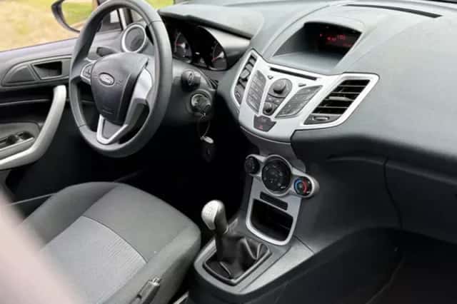 Ford Fiesta (2012) thumbnail 13