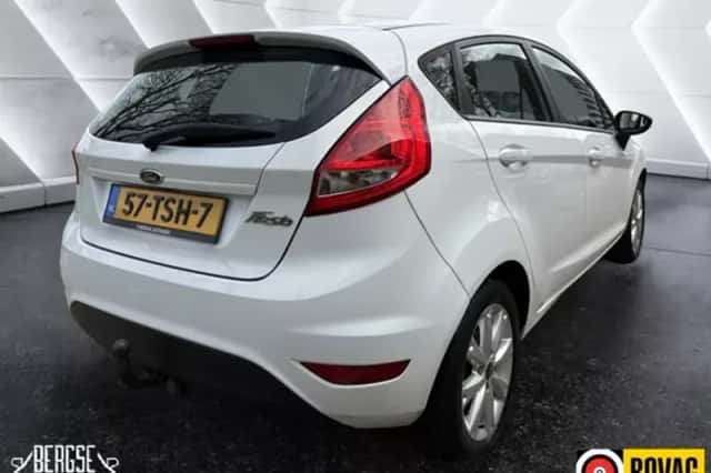 Ford Fiesta (2012) thumbnail 3