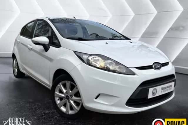 Ford Fiesta (2012) thumbnail 4