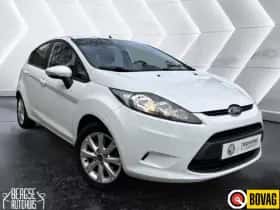Ford Fiesta (2012) thumbnail 4