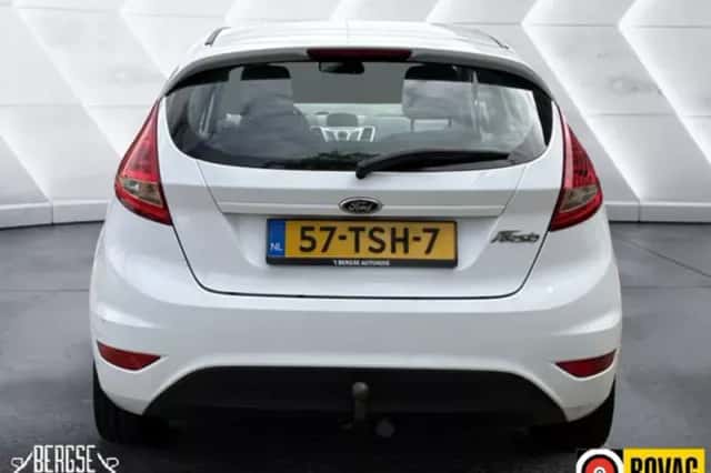 Ford Fiesta (2012) thumbnail 6