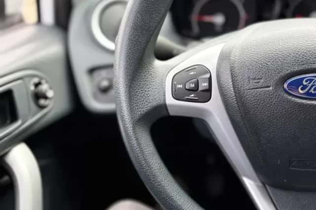 Ford Fiesta (2012) thumbnail 9