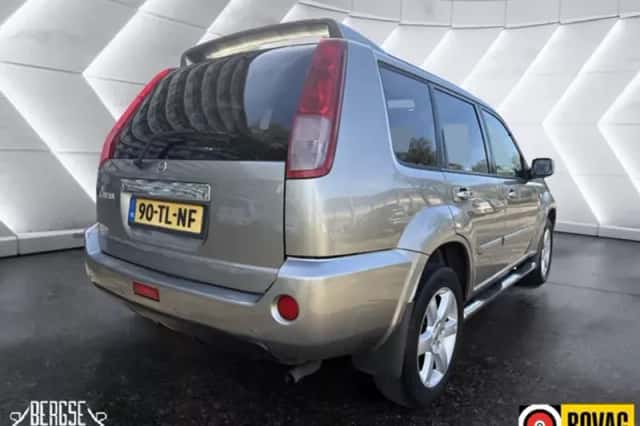 Nissan X-Trail (2006) thumbnail 3