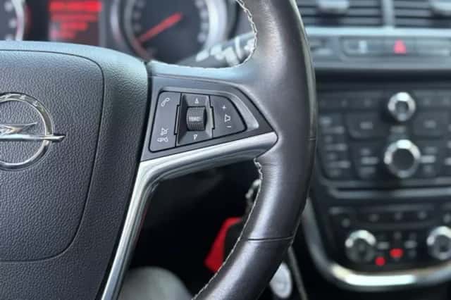 Opel Mokka (2015) thumbnail 10