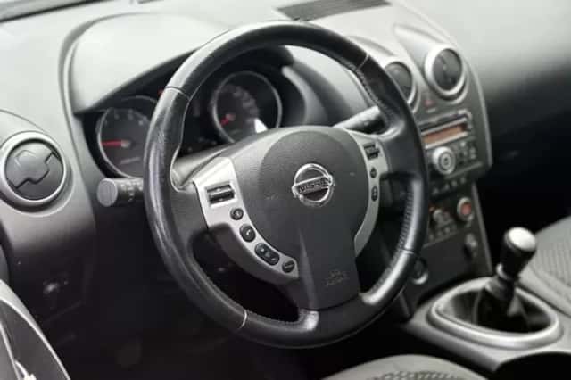 Nissan Qashqai (2009) thumbnail 2