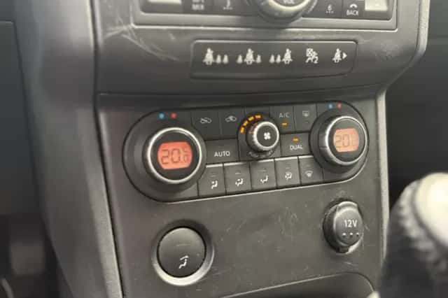 Nissan Qashqai (2009) thumbnail 12