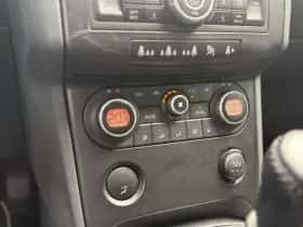 Nissan Qashqai (2009) thumbnail 12