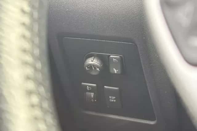 Nissan Qashqai (2009) thumbnail 13