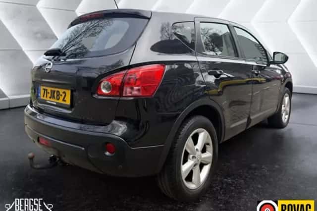 Nissan Qashqai (2009) thumbnail 3