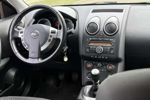 Nissan Qashqai (2009) thumbnail 8