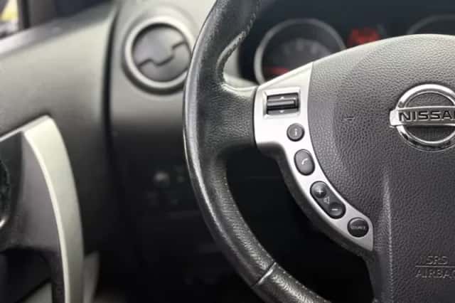 Nissan Qashqai (2009) thumbnail 9
