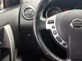 Nissan Qashqai (2009) thumbnail 9