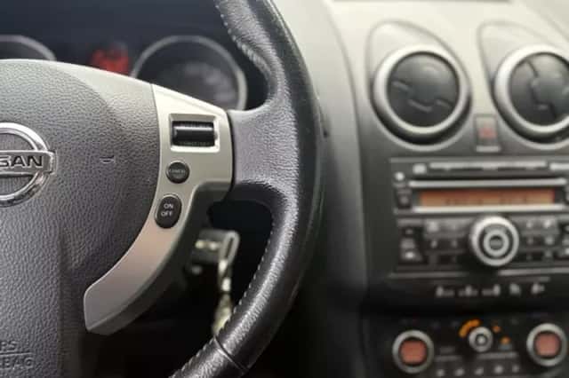 Nissan Qashqai (2009) thumbnail 10