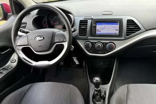 Kia Picanto (2015) thumbnail 2