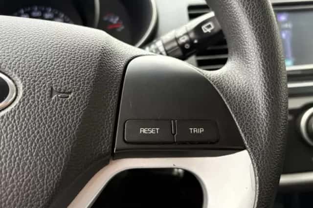 Kia Picanto (2015) thumbnail 13