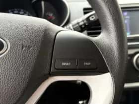Kia Picanto (2015) thumbnail 13
