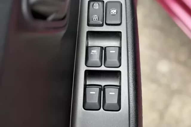 Kia Picanto (2015) thumbnail 18