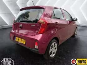 Kia Picanto (2015) thumbnail 3
