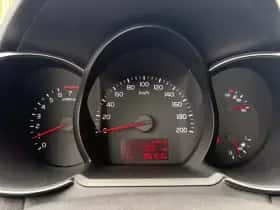 Kia Picanto (2015) thumbnail 21